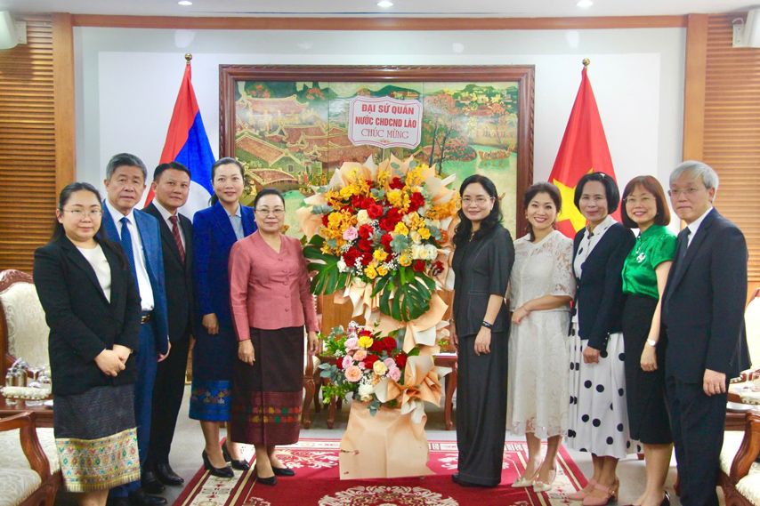 80 năm Quốc khánh: Đại sứ Lào tại Việt Nam chúc mừng tập thể Lãnh đạo, cán bộ Bộ Văn hóa, Thể thao và Du lịch - Ảnh 4.