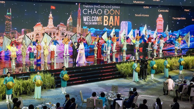 Rực rỡ “Đêm Việt Nam” - Nơi “Dòng chảy tinh hoa” hội tụ - Ảnh 4.