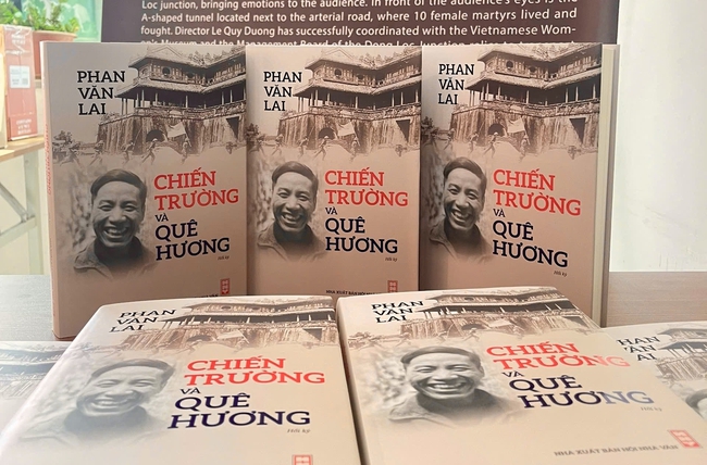 Trao tặng 8 di ảnh Anh hùng, liệt sĩ Công an nhân dân - Ảnh 3.