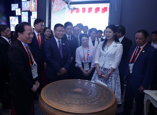 Nhà Triển lãm Việt Nam tại EXPO 2025 là nơi hội tụ tinh hoa văn hóa, trí tuệ và khát vọng vươn lên của dân tộc Việt Nam - Ảnh 2.