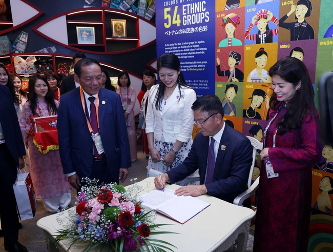 Nhà Triển lãm Việt Nam tại EXPO 2025 là nơi hội tụ tinh hoa văn hóa, trí tuệ và khát vọng vươn lên của dân tộc Việt Nam - Ảnh 3.