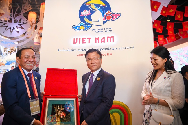 Ấn tượng Ngày Quốc gia Việt Nam tại EXPO 2025 - Ảnh 13.