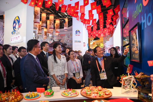 Ấn tượng Ngày Quốc gia Việt Nam tại EXPO 2025 - Ảnh 10.