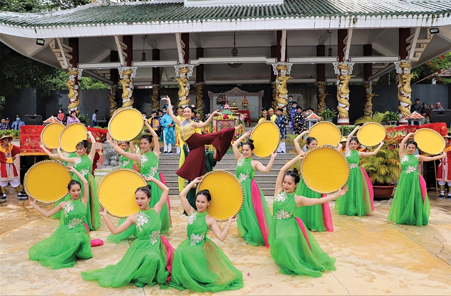 An Giang: Phong trào "Toàn dân đoàn kết xây dựng đời sống văn hóa" đã trở thành phong trào thi đua yêu nước thường xuyên, có sức lan tỏa mạnh mẽ - Ảnh 1.