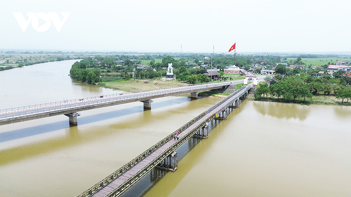 Hạ giải trùng tu di tích lịch sử cầu Hiền Lương, tỉnh Quảng Trị - Ảnh 1.