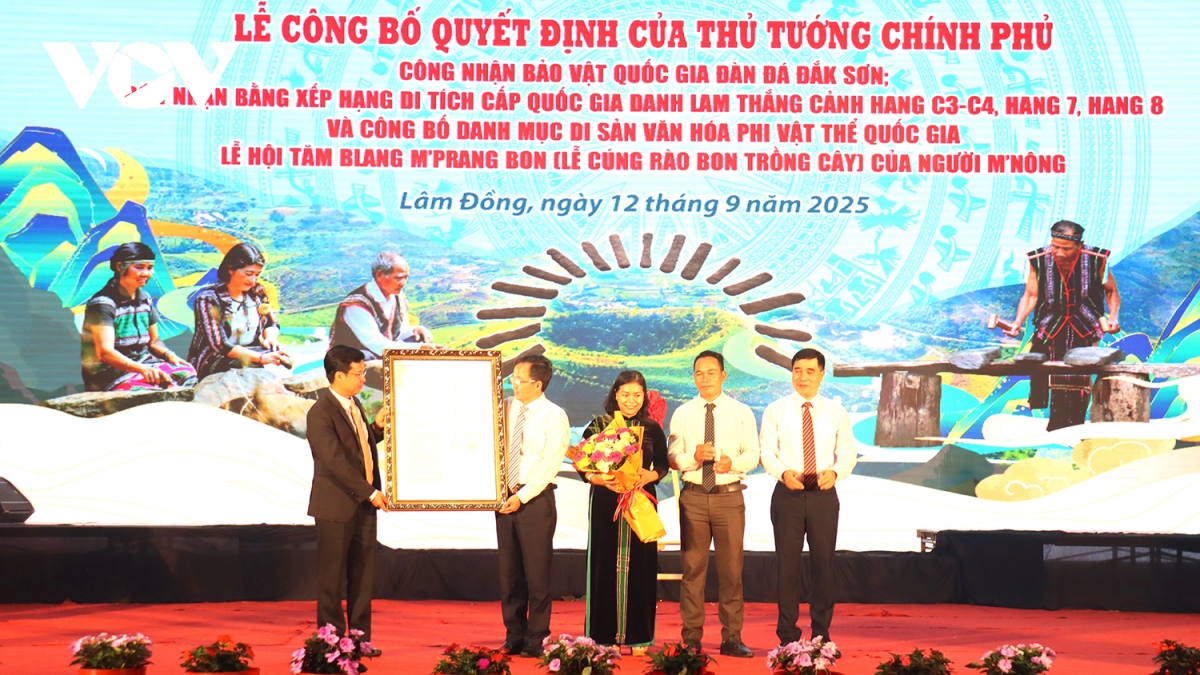 Lâm Đồng công bố Quyết định công nhận Bảo vật quốc gia Đàn đá Đắk Sơn - Ảnh 1.