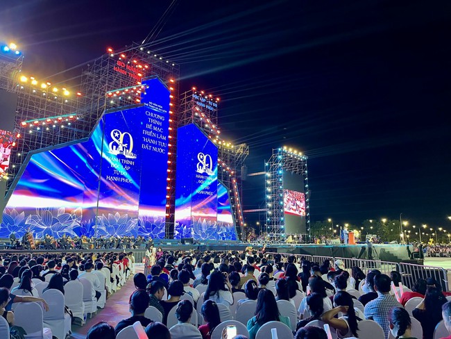 Thủ tướng: Triển lãm "80 năm Hành trình Độc lập - Tự do - Hạnh phúc" khẳng định văn hóa đậm đà bản sắc dân tộc, bản lĩnh, trí tuệ và sức sáng tạo của con người Việt Nam - Ảnh 5.