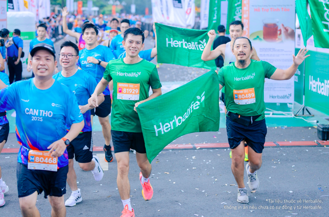 Herbalife Việt Nam khuyến khích lối sống năng động thông qua hoạt động đồng hành cùng giải chạy VnExpress Marathon Cần Thơ 2025 - Ảnh 4.