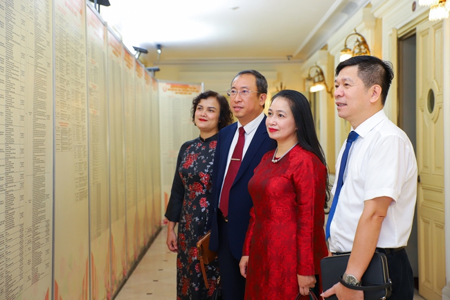 Triển lãm "Một số hình ảnh phong trào thi đua yêu nước và các gương điển hình tiên tiến của Bộ VHTTDL gia đoạn 2020 - 2025" - Ảnh 10.