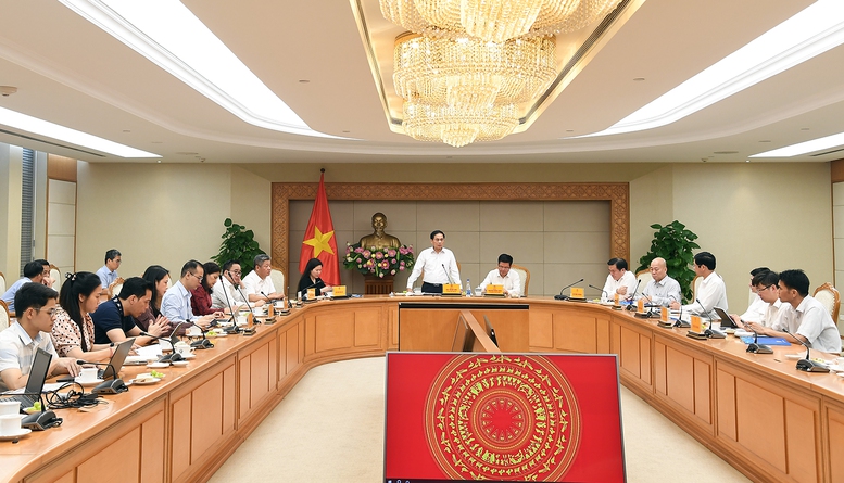 Phó Thủ tướng Bùi Thanh Sơn chủ trì họp rà soát tiến độ chuẩn bị tổ chức Hội chợ Mùa thu 2025 - Ảnh 2.