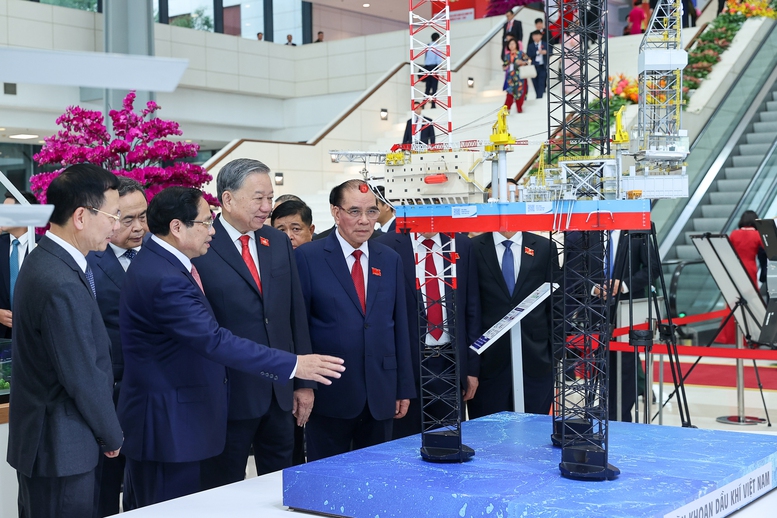 Tổng Bí thư Tô Lâm nhấn mạnh 3 yêu cầu và 5 định hướng công tác trọng tâm với Đảng bộ Chính phủ - Ảnh 7.