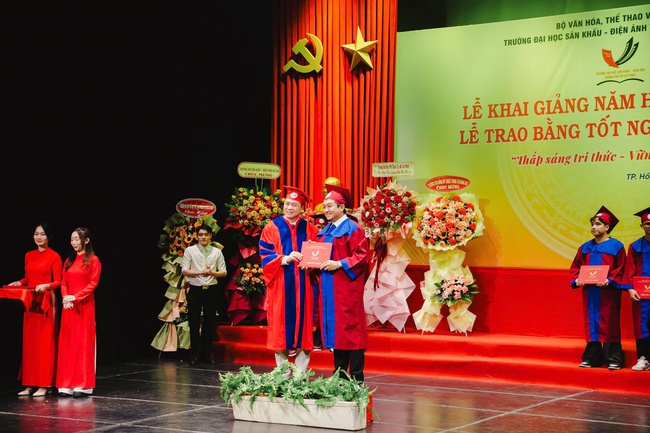 Sân khấu và điện ảnh không chỉ là nghệ thuật, mà còn là vũ khí để xây dựng một Việt Nam hùng cường - Ảnh 6.