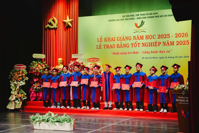 Sân khấu và điện ảnh không chỉ là nghệ thuật, mà còn là vũ khí để xây dựng một Việt Nam hùng cường - Ảnh 7.