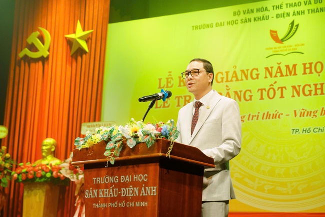 Sân khấu và điện ảnh không chỉ là nghệ thuật, mà còn là vũ khí để xây dựng một Việt Nam hùng cường - Ảnh 1.
