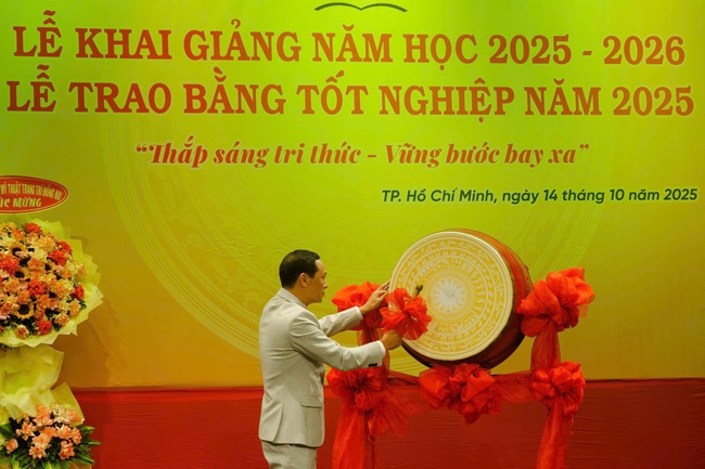 Sân khấu và điện ảnh không chỉ là nghệ thuật, mà còn là vũ khí để xây dựng một Việt Nam hùng cường - Ảnh 3.