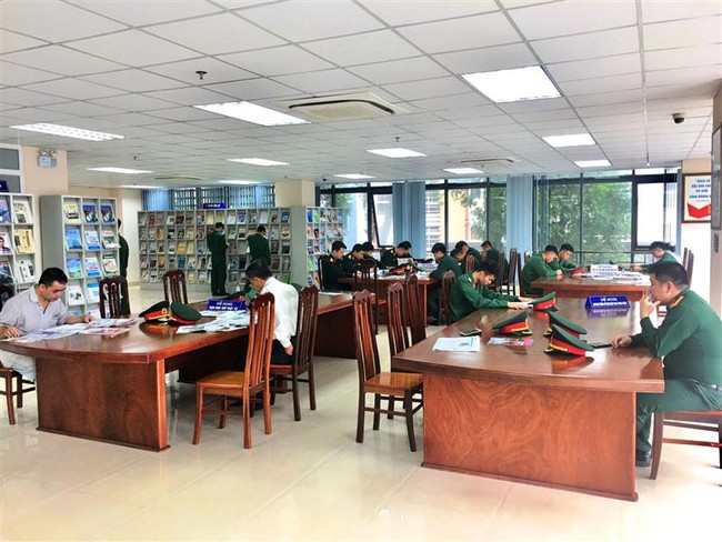 Chuyển đổi số giúp các thư viện trong Quân đội phục vụ đắc lực công tác nghiên cứu, đào tạo, huấn luyện - Ảnh 1.
