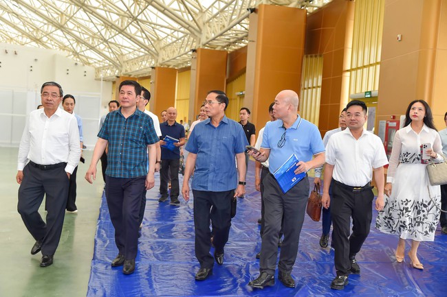 Phó Thủ tướng Bùi Thanh Sơn: Đẩy nhanh tiến độ thi công các gian hàng Hội chợ mùa Thu - Ảnh 1.