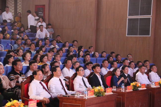 Liên hoan Chèo toàn quốc năm 2025: Thắp sáng ngọn lửa đam mê nghệ thuật Chèo trong lòng công chúng - Ảnh 1.