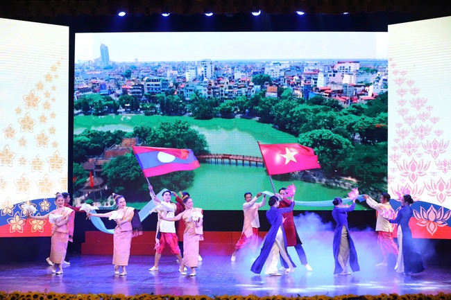 Tổ chức chương trình Những ngày phim Việt Nam tại Lào - Ảnh 1.