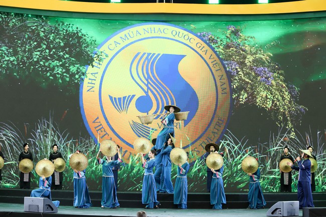 Mở màn nhiều chương trình biểu diễn nghệ thuật đặc sắc tại Hội chợ mùa Thu lần thứ nhất - 2025 - Ảnh 5.