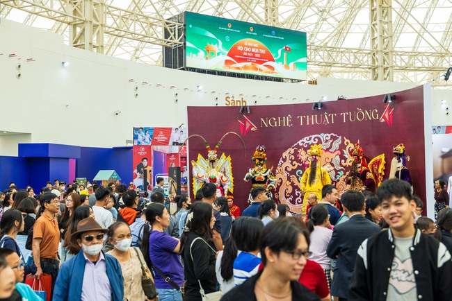 Mở màn nhiều chương trình biểu diễn nghệ thuật đặc sắc tại Hội chợ mùa Thu lần thứ nhất - 2025 - Ảnh 7.