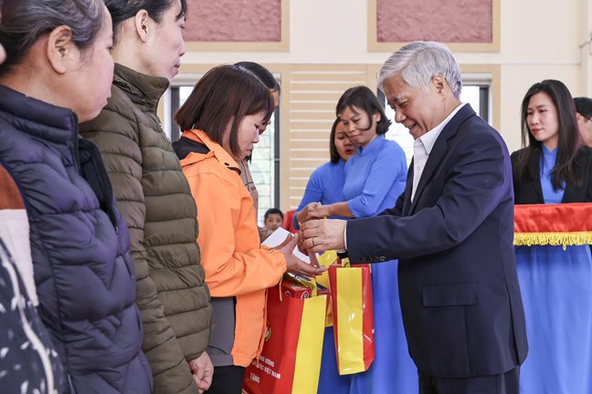Nâng cao nhận thức, trách nhiệm của các cấp, các ngành và các doanh nghiệp, tổ chức, cá nhân cùng tham gia giúp đỡ người nghèo, cộng đồng nghèo - Ảnh 1.