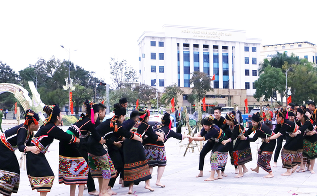Điện Biên: Từng bước nâng cao mức hưởng thụ về văn hóa cho đồng bào các dân tộc gắn với phát triển du lịch cộng đồng - Ảnh 2.