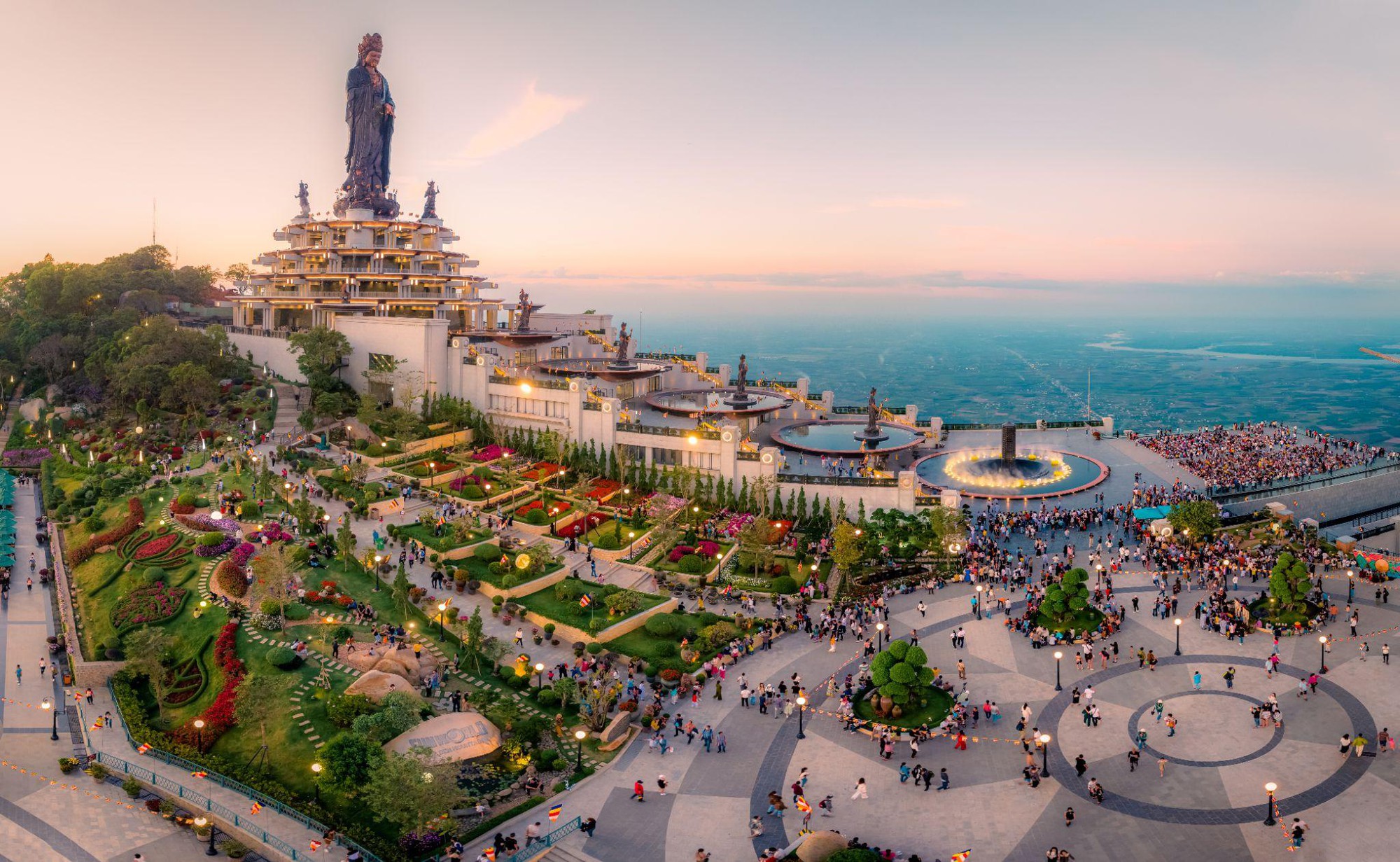 Núi Bà Đen chuẩn bị đón vị khách thứ 5 triệu trong tháng 11 - Ảnh 2.
