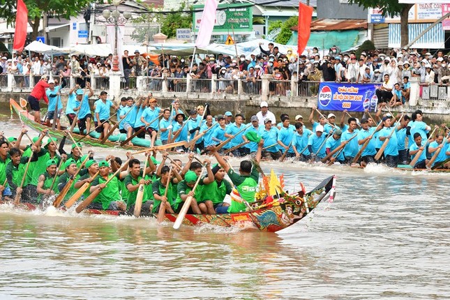Vĩnh Long đẩy mạnh bảo tồn và phát huy di sản văn hóa dân tộc thiểu số - Ảnh 2.