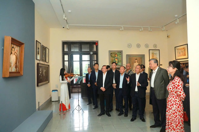 Tổng Bí thư Tô Lâm cùng Phu nhân thăm Bảo tàng Mỹ thuật Việt Nam  - Ảnh 7.