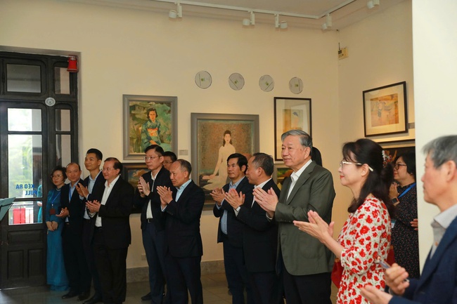 Tổng Bí thư Tô Lâm cùng Phu nhân thăm Bảo tàng Mỹ thuật Việt Nam  - Ảnh 9.
