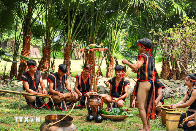 Đắk Lắk: Đẩy mạnh quảng bá, bảo tồn giá trị văn hóa đặc sắc của các dân tộc - Ảnh 3.