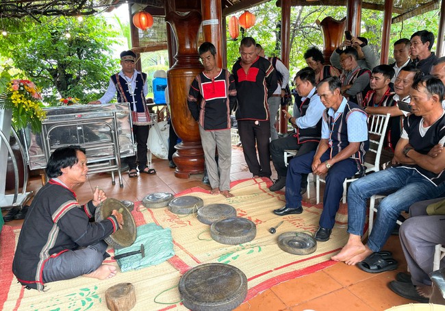 Bồi dưỡng di sản văn hóa phi vật thể cho đồng bào Jrai và Bahnar - Ảnh 1.