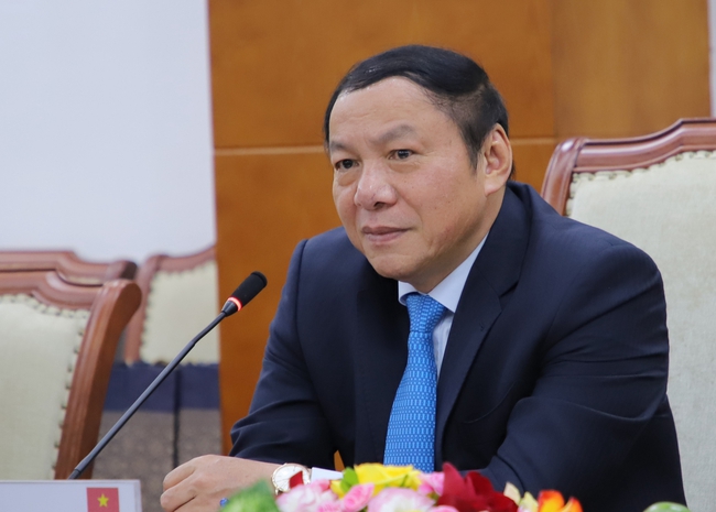 Bộ trưởng Nguyễn Văn Hùng gửi Thư chúc mừng Ngày Nhà giáo Việt Nam - Ảnh 1.