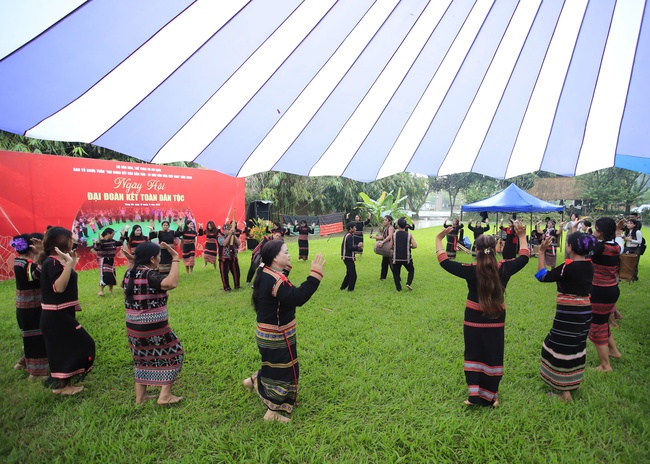 Rực rỡ sắc màu văn hóa trong chương trình giao lưu "Ngày hội đại đoàn kết các dân tộc" - Ảnh 5.