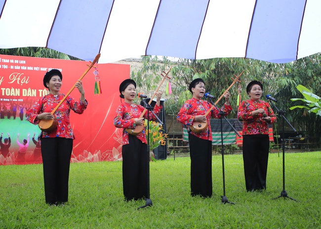 Rực rỡ sắc màu văn hóa trong chương trình giao lưu "Ngày hội đại đoàn kết các dân tộc" - Ảnh 3.