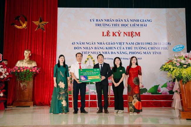 Nestlé trao tặng phòng máy tính giúp học sinh tiếp cận công nghệ - Ảnh 2.