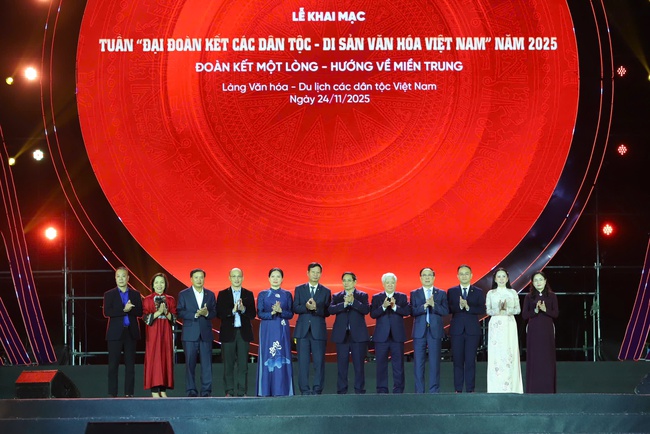 Khai mạc Tuần Đại đoàn kết các dân tộc - Di sản Văn hóa Việt Nam: Đoàn kết một lòng – Hướng về Miền Trung - Ảnh 10.