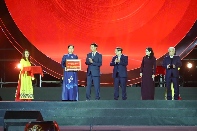 Khai mạc Tuần Đại đoàn kết các dân tộc - Di sản Văn hóa Việt Nam: Đoàn kết một lòng – Hướng về Miền Trung - Ảnh 9.