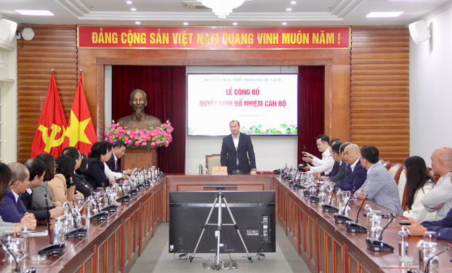 Bộ VHTTDL công bố và trao các quyết định về bổ nhiệm cán bộ - Ảnh 1.