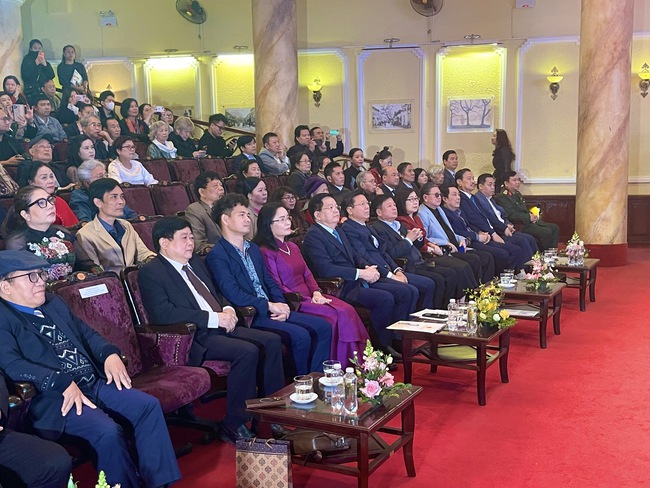 Phó Thủ tướng Mai Văn Chính: Các chiến sĩ văn hoá, nhà văn, nghệ sĩ cần phát huy trách nhiệm với nhân dân, Đảng, Tổ quốc và tương lai dân tộc - Ảnh 2.