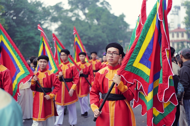 Rực rỡ đoàn rước Việt phục “Bách Hoa Hỷ Sự” tại không gian phố đi bộ Hồ Hoàn Kiếm - Ảnh 5.