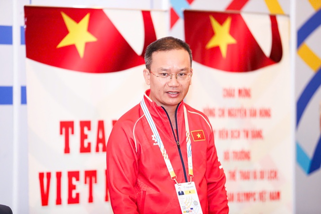 Bộ trưởng Nguyễn Văn Hùng thăm, động viên Đoàn Thể thao Việt Nam trước thềm khởi tranh SEA Games 33 - Ảnh 3.