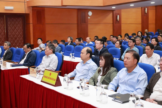 Quán triệt, triển khai thực hiện Nghị quyết Đại hội đại biểu Đảng bộ Chính phủ lần thứ I - Ảnh 4.