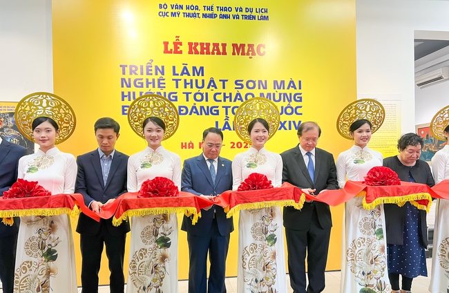 Giới thiệu 44 tác phẩm nghệ thuật sơn mài tại triển lãm chào mừng Đại hội Đảng toàn quốc lần thứ XIV - Ảnh 2.