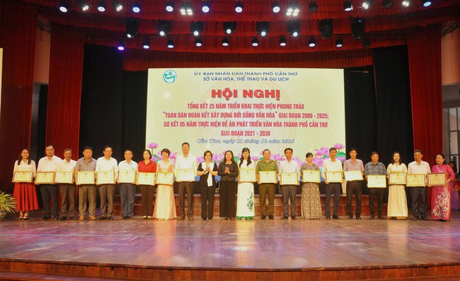 Tiếp tục đổi mới, sáng tạo, kiên trì xây dựng hệ giá trị văn hóa, con người Cần Thơ đáp ứng yêu cầu phát triển bền vững đất nước - Ảnh 1.