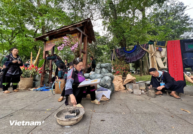 Phát triển du lịch làng nghề: Thách thức lớn trước “cuộc đua” số hóa trải nghiệm - Ảnh 2.