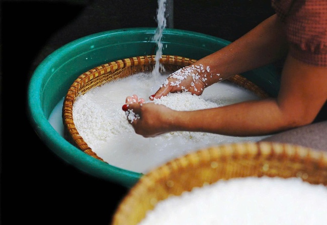 Độc đáo bánh chưng thảo dược của đồng bào Mường xã Sơn Lương - Ảnh 1.