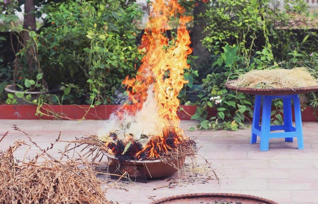 Độc đáo bánh chưng thảo dược của đồng bào Mường xã Sơn Lương - Ảnh 2.