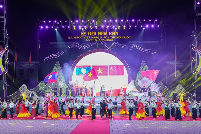 Việt Nam – Lào – Trung Quốc: Chung tay xây dựng biên giới hòa bình qua Lễ hội Ném còn - Ảnh 3.